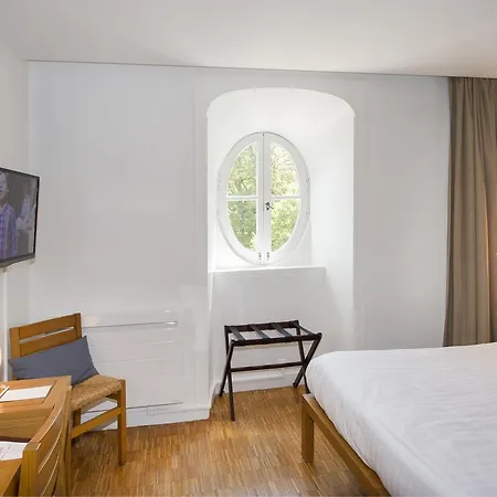 Отель Domaine De Barres 3*