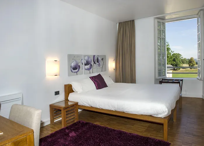 Domaine De Barres 호텔 3*